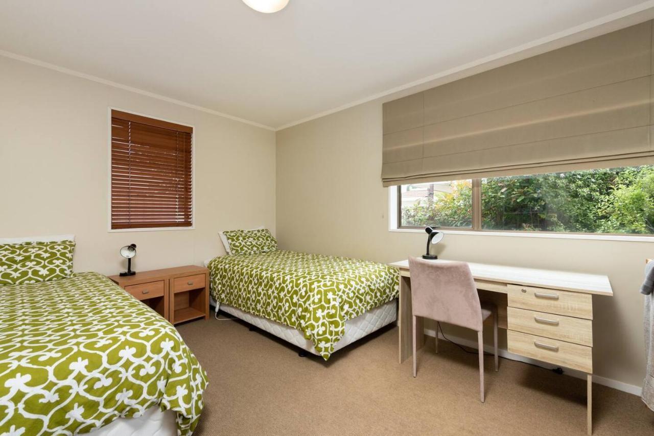 Villa Golfers Delight In Quiet Cul De Sac Mount Maunganui Exterior foto